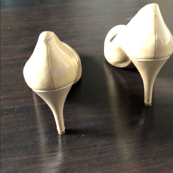 Nude Jessica Simpson heels - Picture 3 of 5